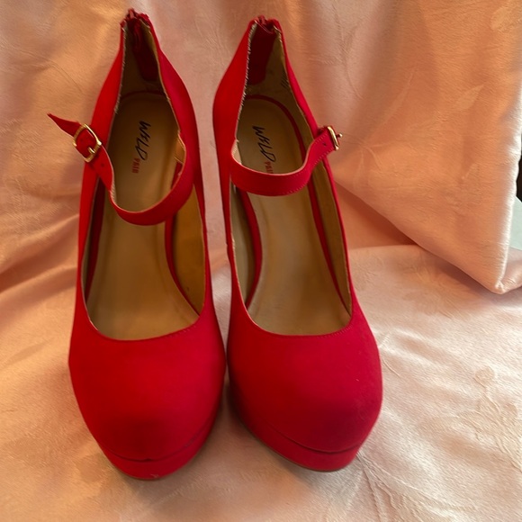 Vintage Wild Pair Faux Suede Red heels - Picture 1 of 5